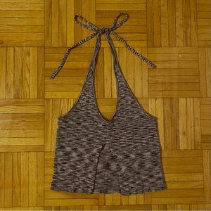 GARAGE Halter Split Top
Size - G/L
Viscose - 88%
Polyester - 12%